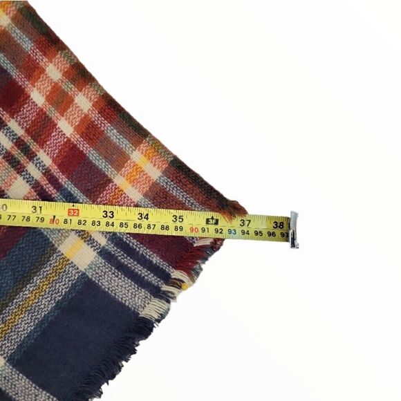 NWT PLAID SHAWL/BLANKET SCARF WITH TWO HOOKS IN THE FRONT OSFM - Picture 6 of 7